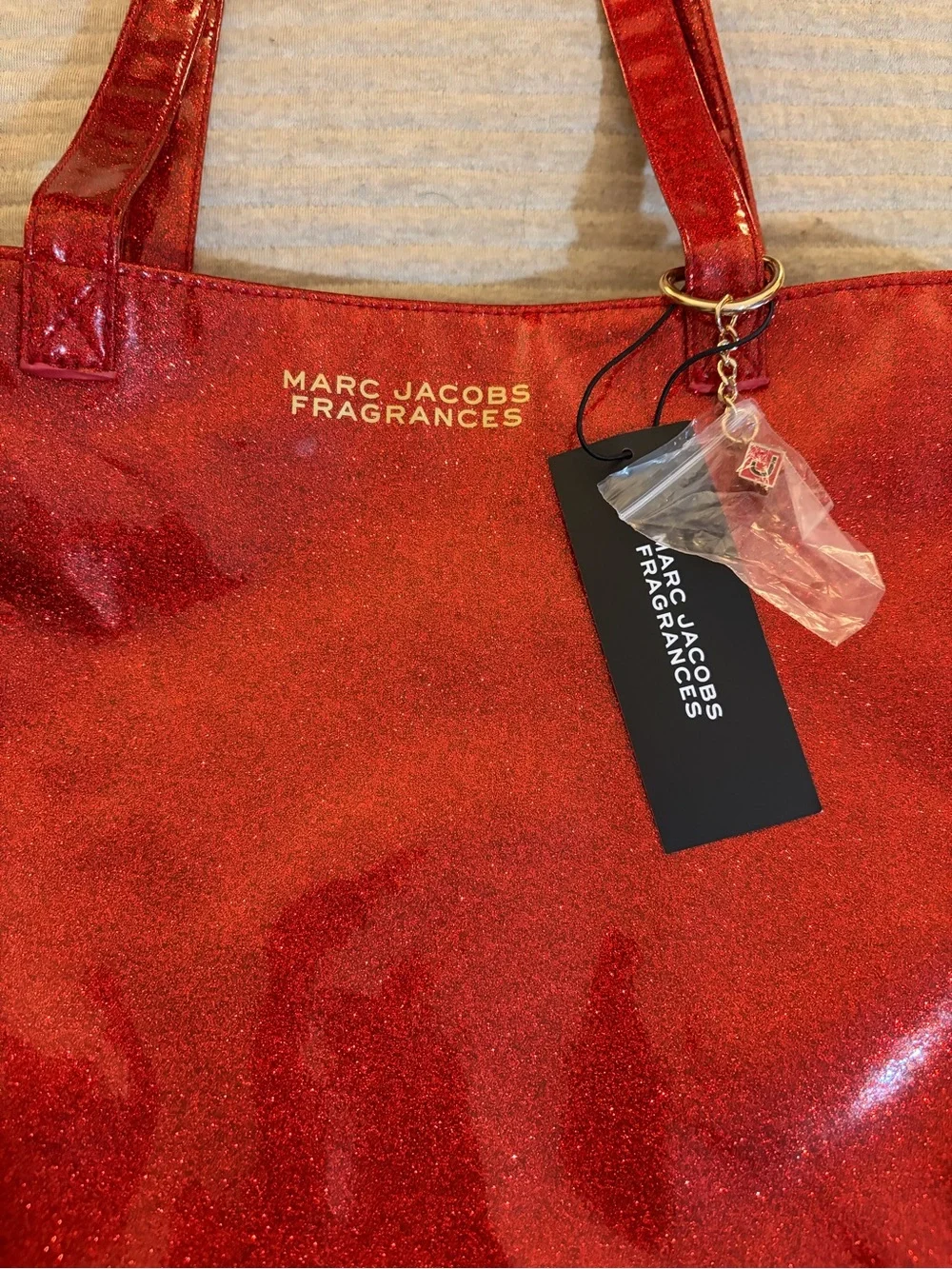 Marc Jacobs Fragrance Medium Tote Bag Glittery Red w/charm - Picture 2 of 5